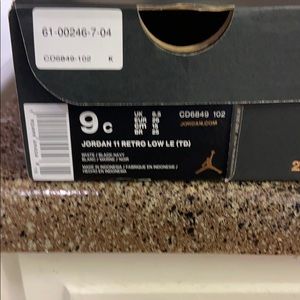 9c Jordan’s retro 11 low LE